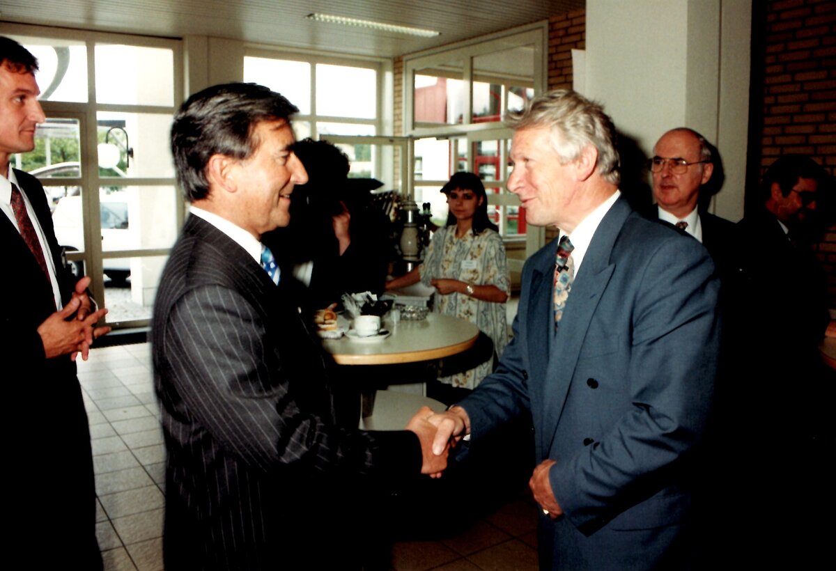 1995 - Geschäftsführer Markus Linhart, Landeshauptmann Martin Purtscher, Bürgermeister Rudi Sohm (v.l.n.r.) | © FHV