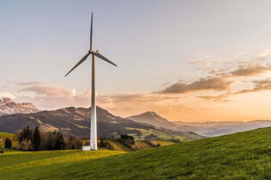 Windrad im Grünen | © fhv