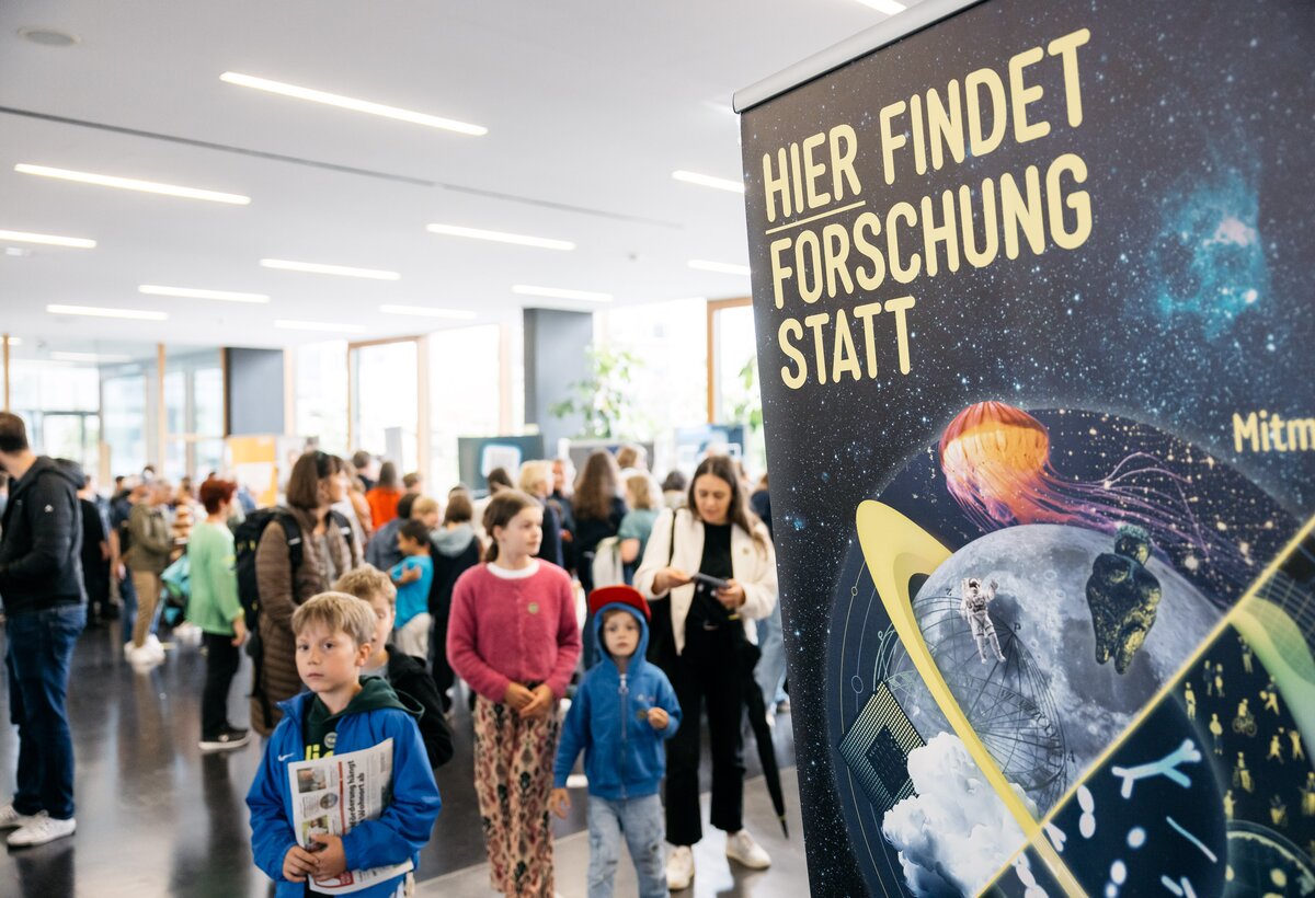 An 10 Standorten in Dornbirn und Lustenau entdeckten über 4.500 Besucher:innen Wissenschaft und Forschung hautnah. | © FHV