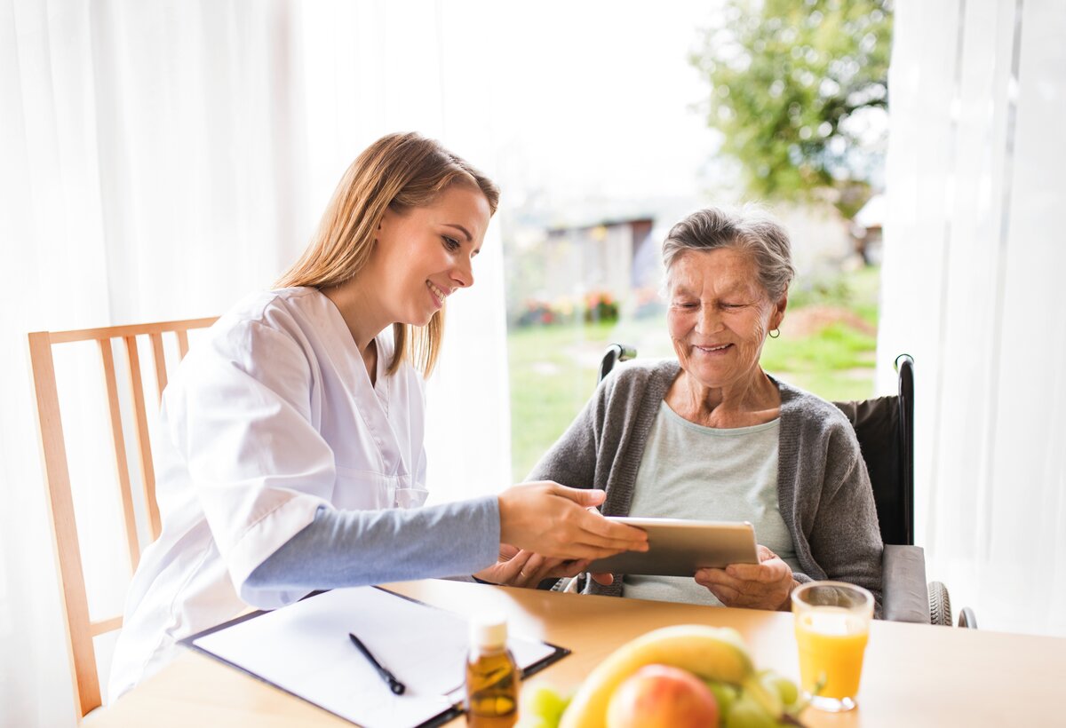 The FHV is conducting research into dementia and is looking for family caregivers to take part in the study. | © 123rf/halfpoint and FHV