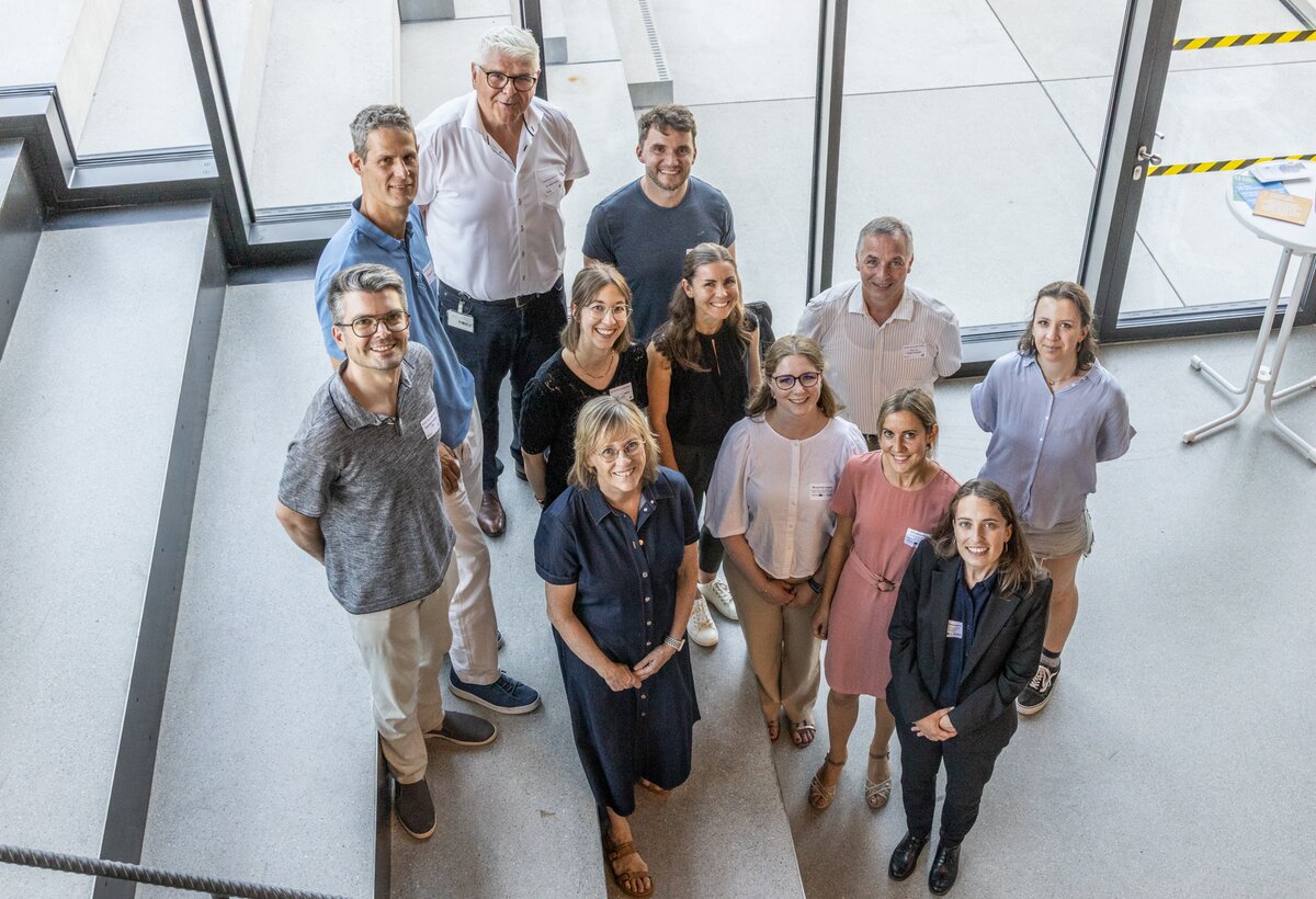 Projektteam Mammaware | © FHV Forschenden des FZ HCT sowie Verantwortliche von Interreg und Frau Menasseyre | © FHV