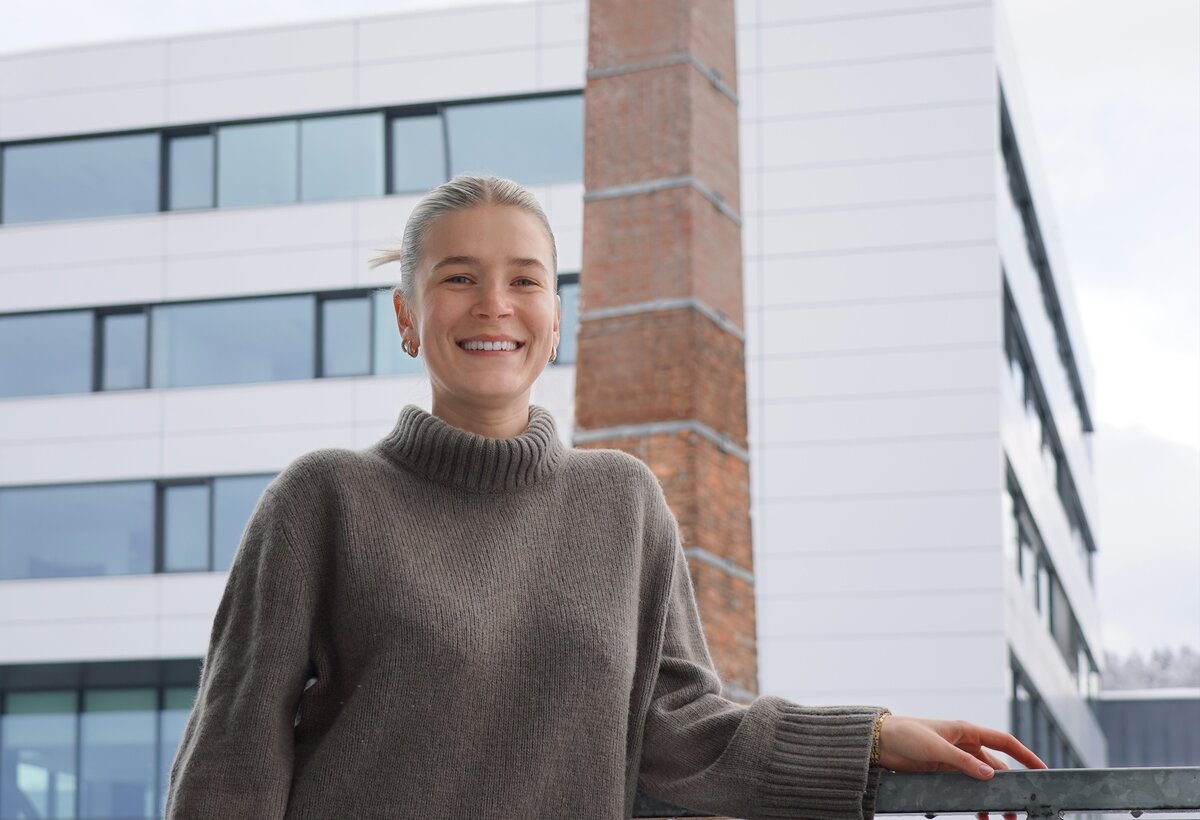 Portraitbild von Studentin Julia Ilg | © FHV