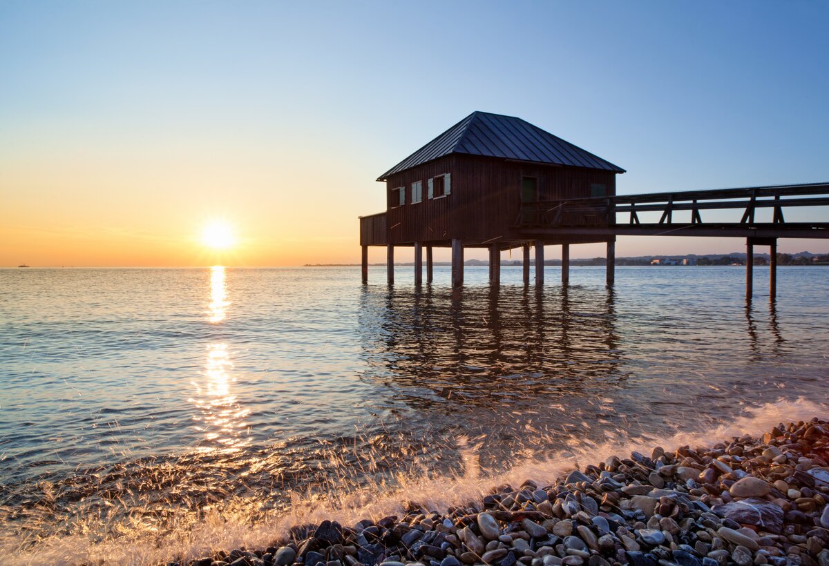 Sonnenuntergang am Bodensee mit Badehaus | © Oberhauser Photography - Vorarlberg Tourismus