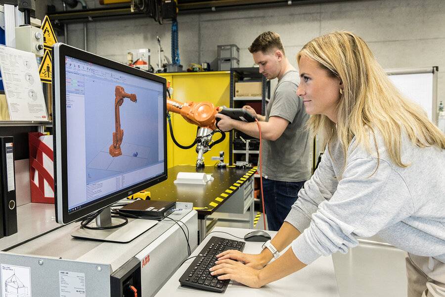 Studierende bei der Arbeit im Studium für Technik  | © Patricia Keckeis, Zeughaus Design